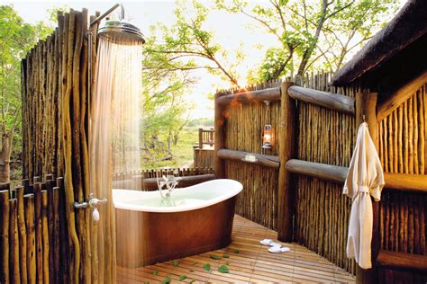 Outdoor Bathrooms That Emanate Relaxation