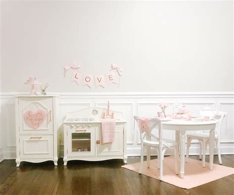 A Very Valentine Tea Party | Valentines tea party ...