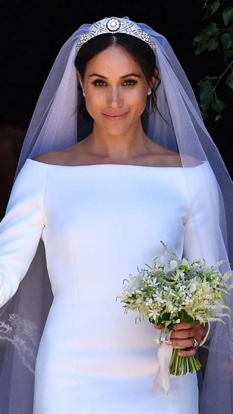 Meghan Markle Wedding Dress Designer Says Meghan Markle S Wedding Gown Copied Her Design