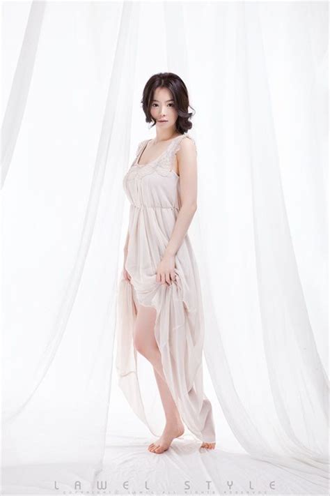Im Ji Hye White Dress Gadis Bening