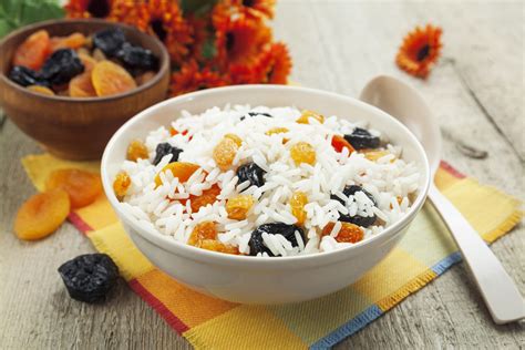 Recetas en 10 minutos pero con todos los nutrientes que tu familia necesita. receta de arroz navideño | CocinaDelirante