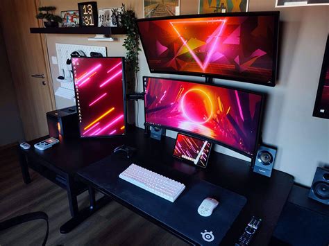 Multi Monitor Desk Setup