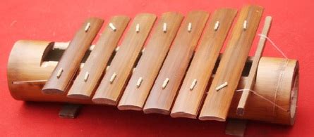 Jun 17, 2021 · selama prosesi wisuda, para guru dan karyawan juga membunyikan alat musik tradisional untuk menyemarakkan acara. yenisentiyablogspot: ALAT MUSIK TRADISONAL LAMPUNG