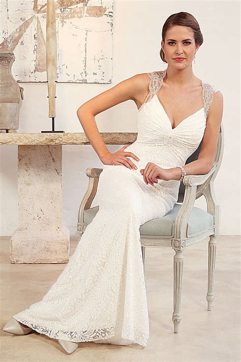 Linea raffaelli ist ein familiengeprägtes modeunternehmen, das 1952 gegründet wurde. Linea Raffaelli - 2015 Collection | Jurken, Trouwjurk ...