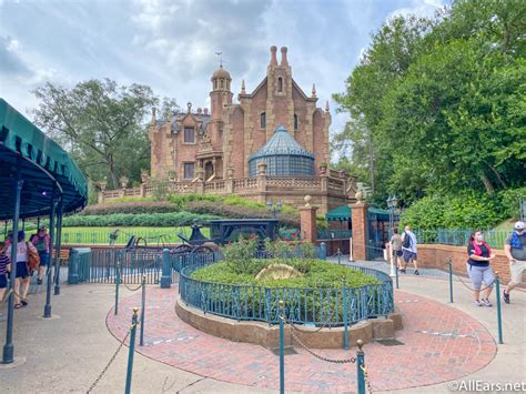 Disney Worlds Haunted Mansion Graveyard Was Open To Visitors Today