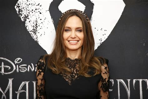Angelina Jolie Donates To Lemonade Stand Raising Money For Yemen