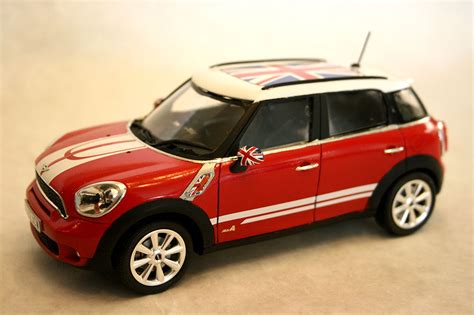 This is a custom sound system built for a mini cooper car. Review: Mini Cooper S Countryman All-4 "Union Jack" | IPMS/USA Reviews