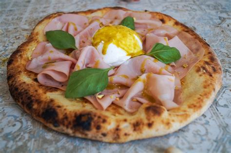 pizza mozzarella di bufala mortadella e pistacchio cooking italy