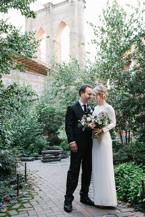 In new york, the average wedding for 100 guests takes a full year to plan and costs upwards of $ 70,000, including a venue, photographer, dinner, and live band. Everly Studios | Wedding Photography NYC - Weddings & Elopements