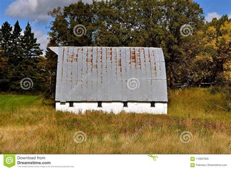 Old Metal Roofed Barn Stock Image Image Of Green Abandoned 110937605