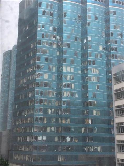 Jun 28, 2021 · 由於澳門凌晨曾有暴雨，氣象局於今晨4時50分發出黑色暴雨警告信號，期間部分低窪地區曾錄得約0.3米水浸；至清晨6時正改發紅色暴雨警告信號；其後經過25分鐘後，改發黃色暴雨警告信號。 山竹颱風強襲!香港驚傳海水倒灌街道淹水、澳門關閉賭場 - 今周刊
