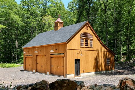 3 Overhead Doors On This 32x40 Carriage Barn Garage Barn Garage