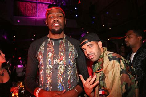 “not The Drake Curse” Rocking Rocking Nike Book 1s Kevin Durant Megafan Makes Massive