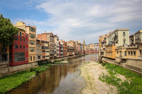 Tranquility in the Streets of Medieval Girona - The Sweetest Way
