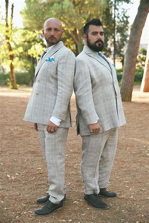 Cosa indossare ad un matrimonio in spiaggia. What to Wear to a Summer Wedding: Men custom suits • Guy ...
