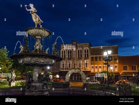 Bowling Green Kentucky Usa June 22 2017 The Fountain In The Town