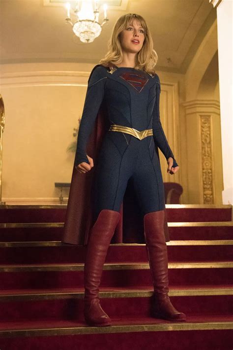Supergirl Photos Show Off Alexs New Vr Persona Kara Danvers