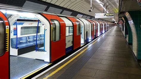 Фото Лондонское метро Лондон Великобритания Турпром
