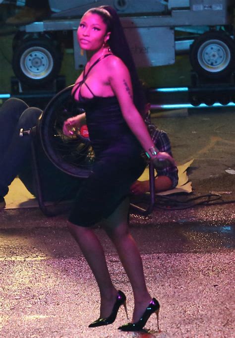 Nicki Minaj Flaunts Boobs On Set Of The Night Is Still Babe Video Daily Star
