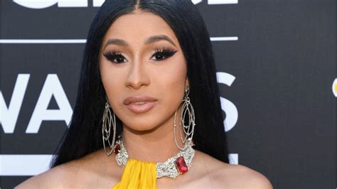 Cardi B Clapped Back At Wardrobe Malfunction Trolls With A Naked