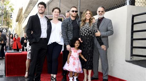 Seit ende juli ist der sohn von schauspieler tom hanks spurlos verschwunden. Die unerklärliche Wahrheit von Tom Hanks 'Sohn Chet Hanks ...