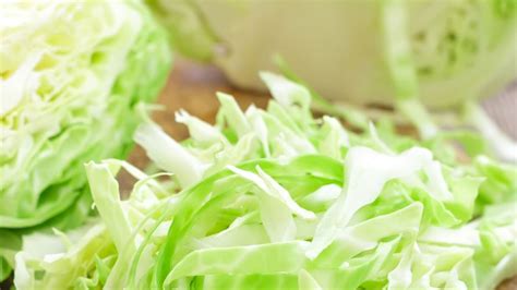 El pak choi (brassicca rapa chinensis) pertenece al grupo de las crucíferas, entre las que se encuentran verduras como el brócoli, la coliflor, el repollo. Recetas con repollo