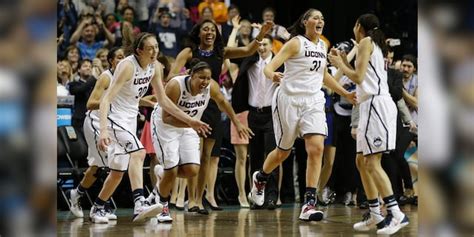 Uconn Routs Notre Dame 79 58 In Battle Of Unbeatens Wins Record 9th