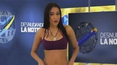 Una presentadora venezolana se desnuda en directo en televisión Faro