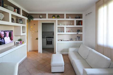 Il soggiorno, conosciuto anche come salone, è l'ambiente della casa dove si trascorre maggiormente il tempo libero, sia durante il giorno, ma anche la sera. Arredare il Soggiorno con Librerie in Cartongesso di JFD ...
