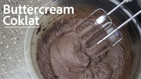 Biskuit coklat adalah kue renyah termasuk jenis kue kering yang dibuat dengan cara dipanggang. Cara membuat buttercream coklat - YouTube