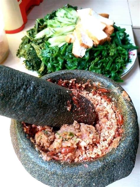 Sate ayam adalah salah satu kuliner yang sangat terkenal di indonesia. Cara untuk membuat Pecal bersama kuah kacang yang sedap ...