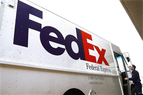 FedEx Says Retailers Should Be Paying More for Web Delivery - WSJ