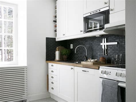 The open kitchen model is increasingly favored by some countries due to the increasing property prices there. Simple Open Kitchen Design For Small House - Nerd