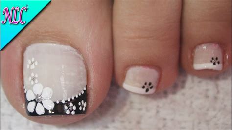 DISEÑO DE UÑAS PARA PIES FLOR BLANCO Y NEGRO ¡MUY FÁCIL ...