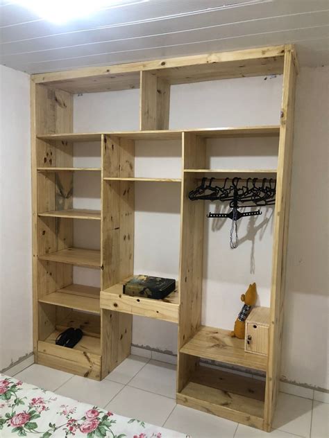 Lindo Closet Feito De Madeira De Pinus Pantry Remodel Closet Remodel