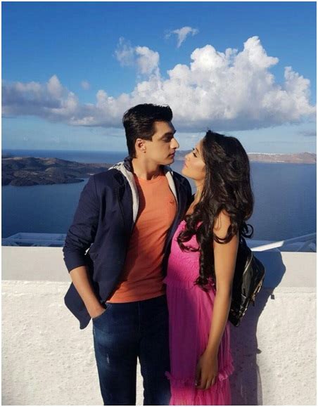 The Love Struck Tv Couple Shivangi Joshi And Mohsin Khan Iwmbuzz
