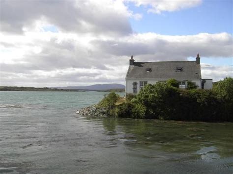 Live In A House By The Sea In Ireland Irish Cottage Oh The Places