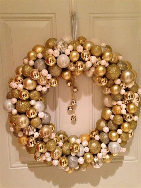 christmas ball wreath     bauble wreath   cut