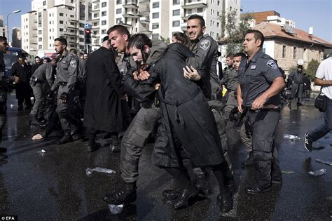 ultra orthodox jews clash with israeli police in protest daily mail online