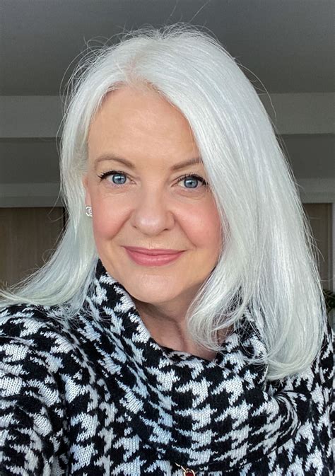 Monochrome And White Hair Over 50 Natural White Hair Gorgeous Gray