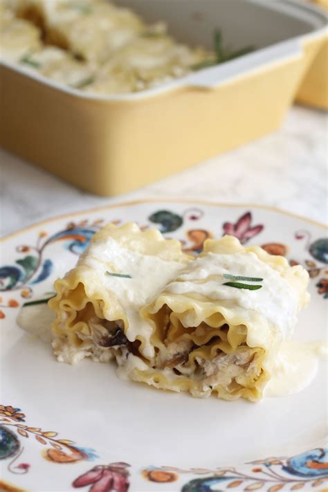 Creamy chicken lasagna roll ups. Chicken Alfredo Lasagna Roll Ups - Hall Nesting