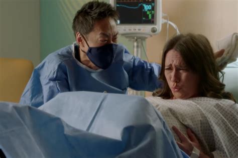 9 1 1 maddie goes into labor during her shift in first look at season 4 s spring premiere
