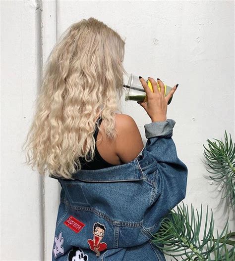 Pin By Alexa On Hair Street Fashion Photography Instagram Girls Music Fashion