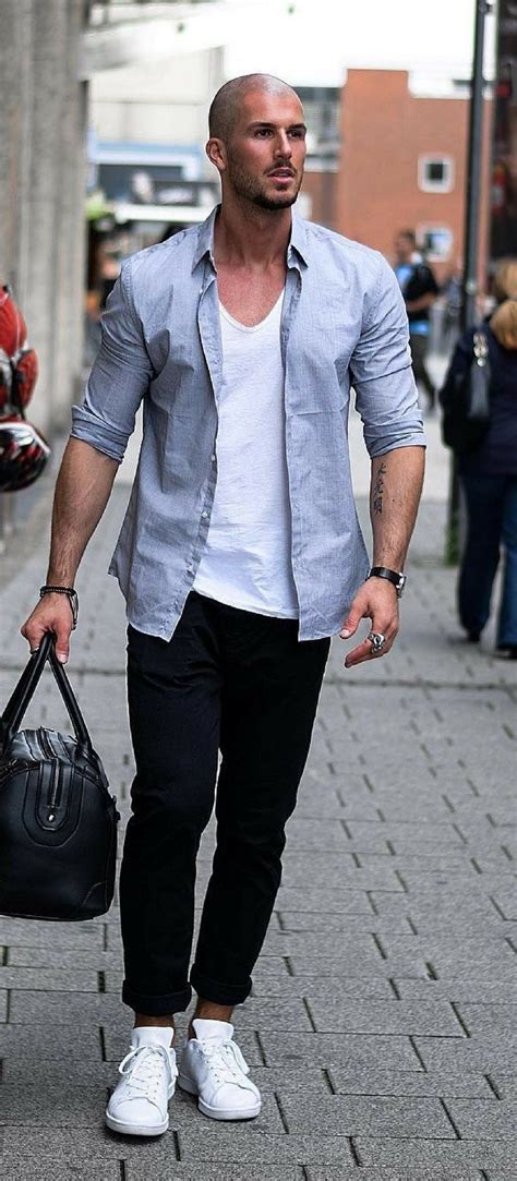 Men who excel at dressing up may find dressing down is a bit of a challenge. 13 Coolest Casual Street Styles For Men | Summer outfits ...