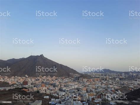 Pemandangan Indah Gunung Jabal Al Noor Di Mekkah Foto Stok Unduh