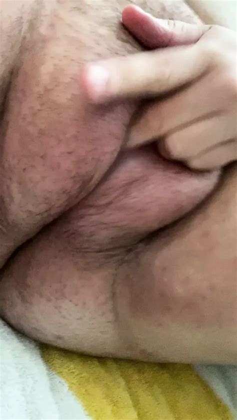 jugando con mis labios peludos y llenos de solución salina xhamster