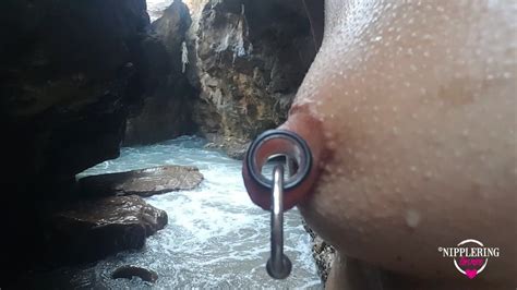 Nippleringlover Nackt An Fkk Strand Gepiercte Vagina And Titten Gespreizte Nipple Piercings