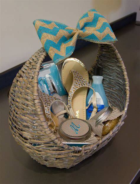 Need some cool diy ideas to make for mom this mother's day? √ 33+ DIY Gift Basket Ideas for Men , Women & Baby On A ...