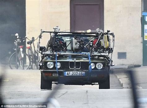 Tom Cruise Channels Casual Cool Filming In Paris Daily Mail Online