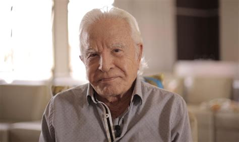 O salmo 91 é uma poderosa oração e nos mostra como podemos confiar em deus nos momentos dificeis. Cid Moreira conta que gravou a Bíblia pensando nos cegos e ...